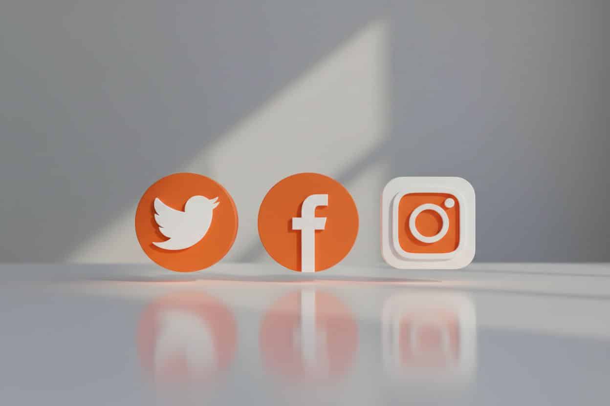 Social Media Advertising per Aziende: Guida Pratica per Scegliere, Controllare e Misurare: icone dei social media